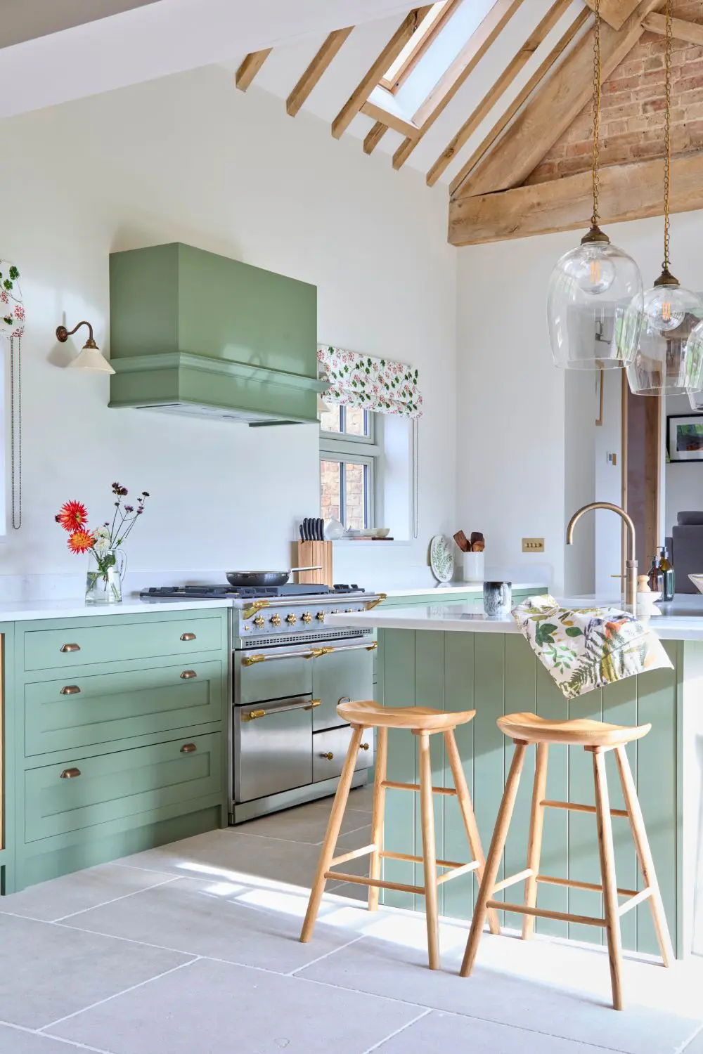 Built-In Cabinets with Modern Appeal