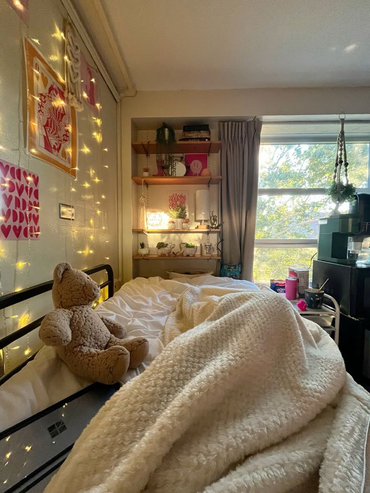 college dorm room decor