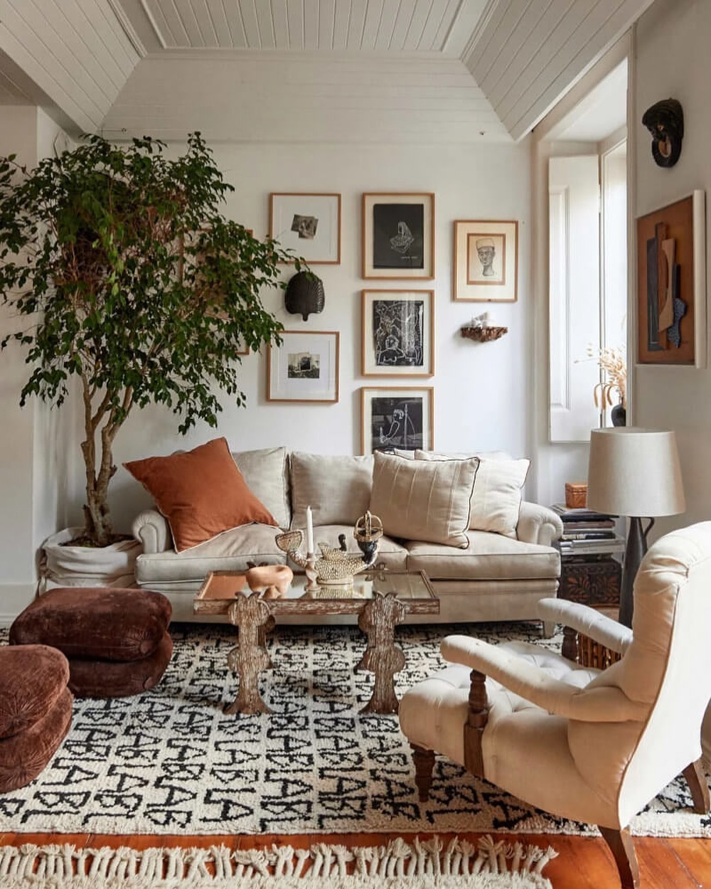 15. Gallery Wall Anchor Layout for Focal Point Design